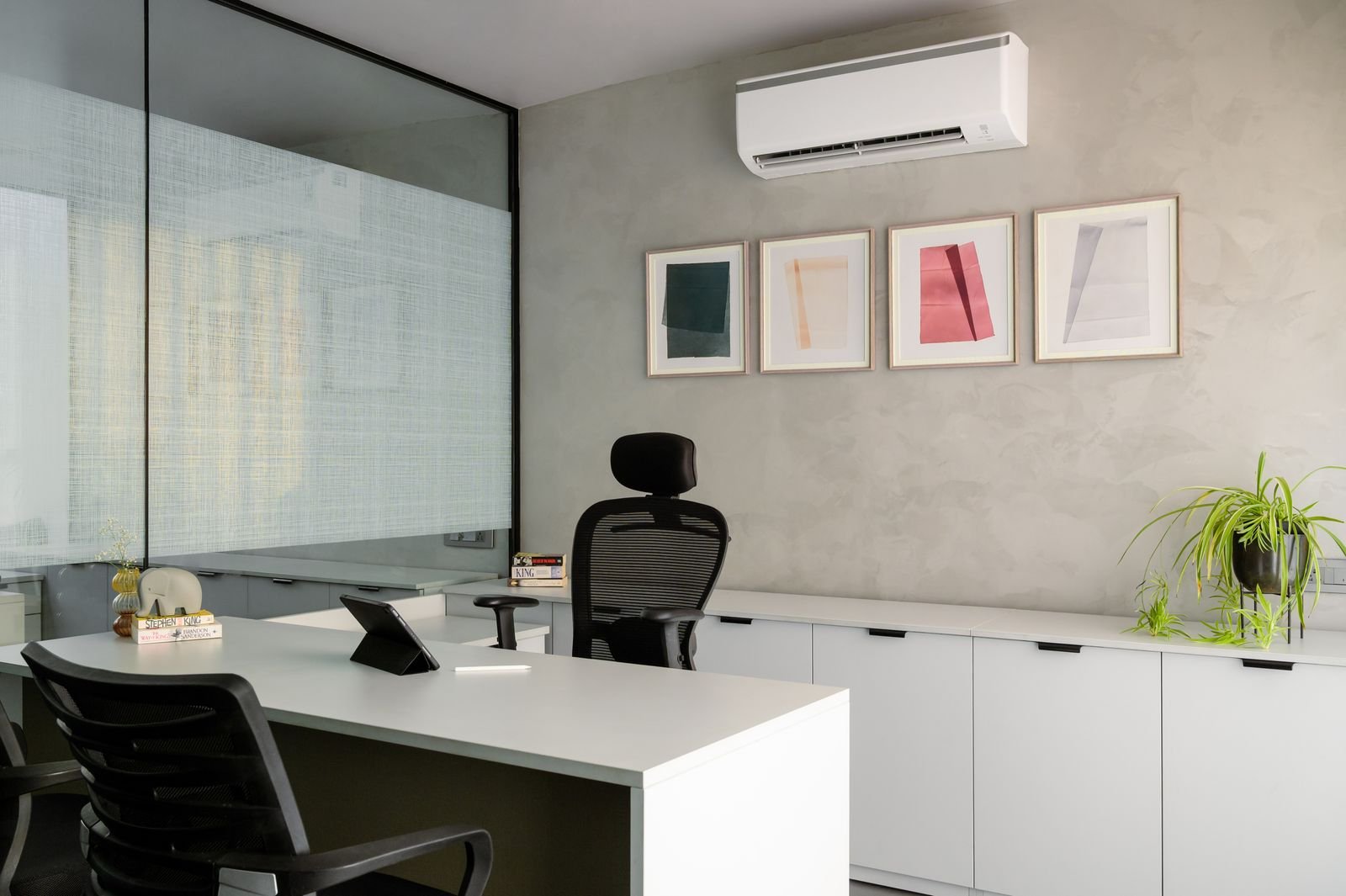 Best Desk Layouts for Small Home Offices