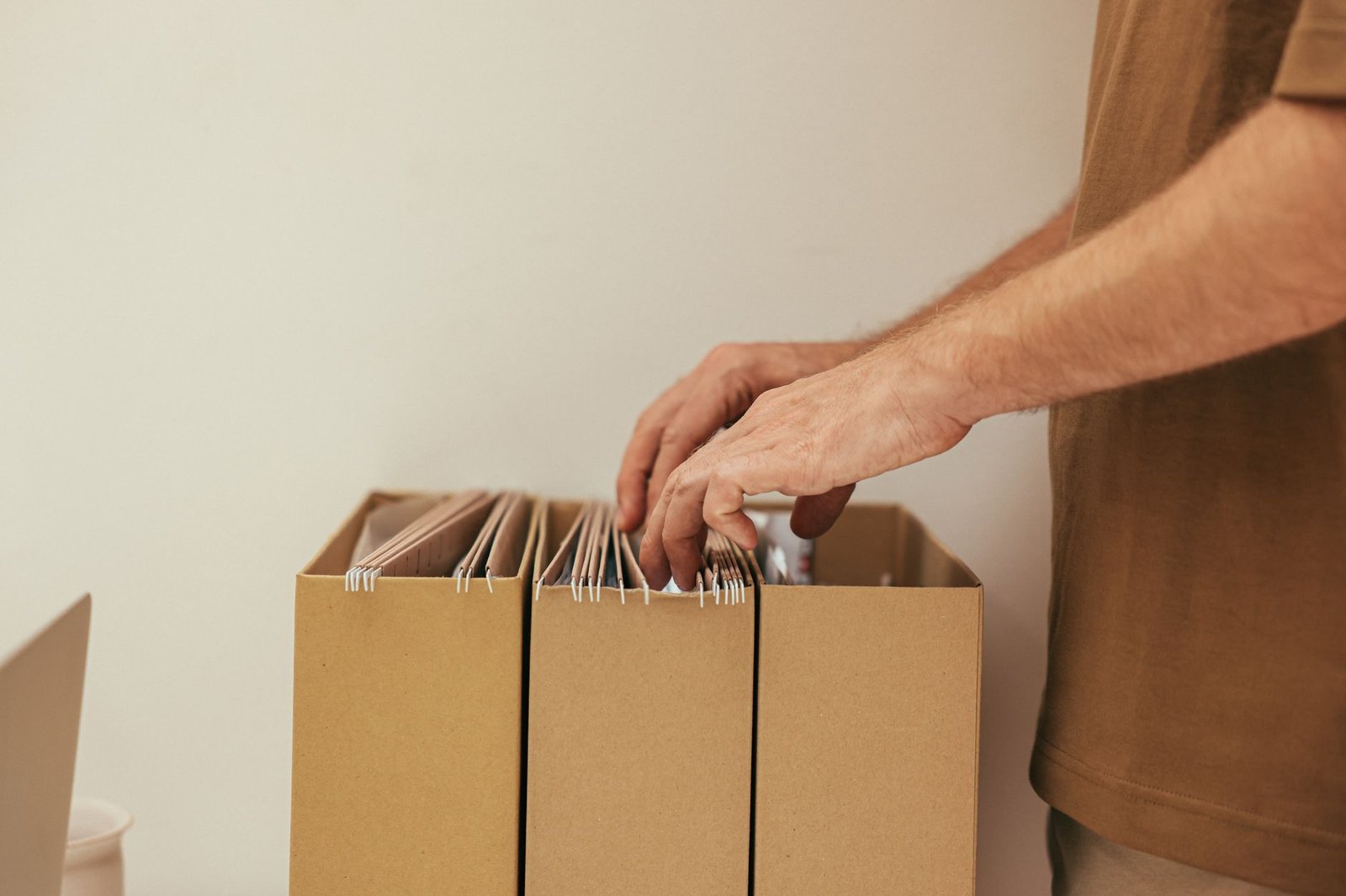 Desktop File Organization Checklist: What to Keep on Your Desk vs What to Store Away