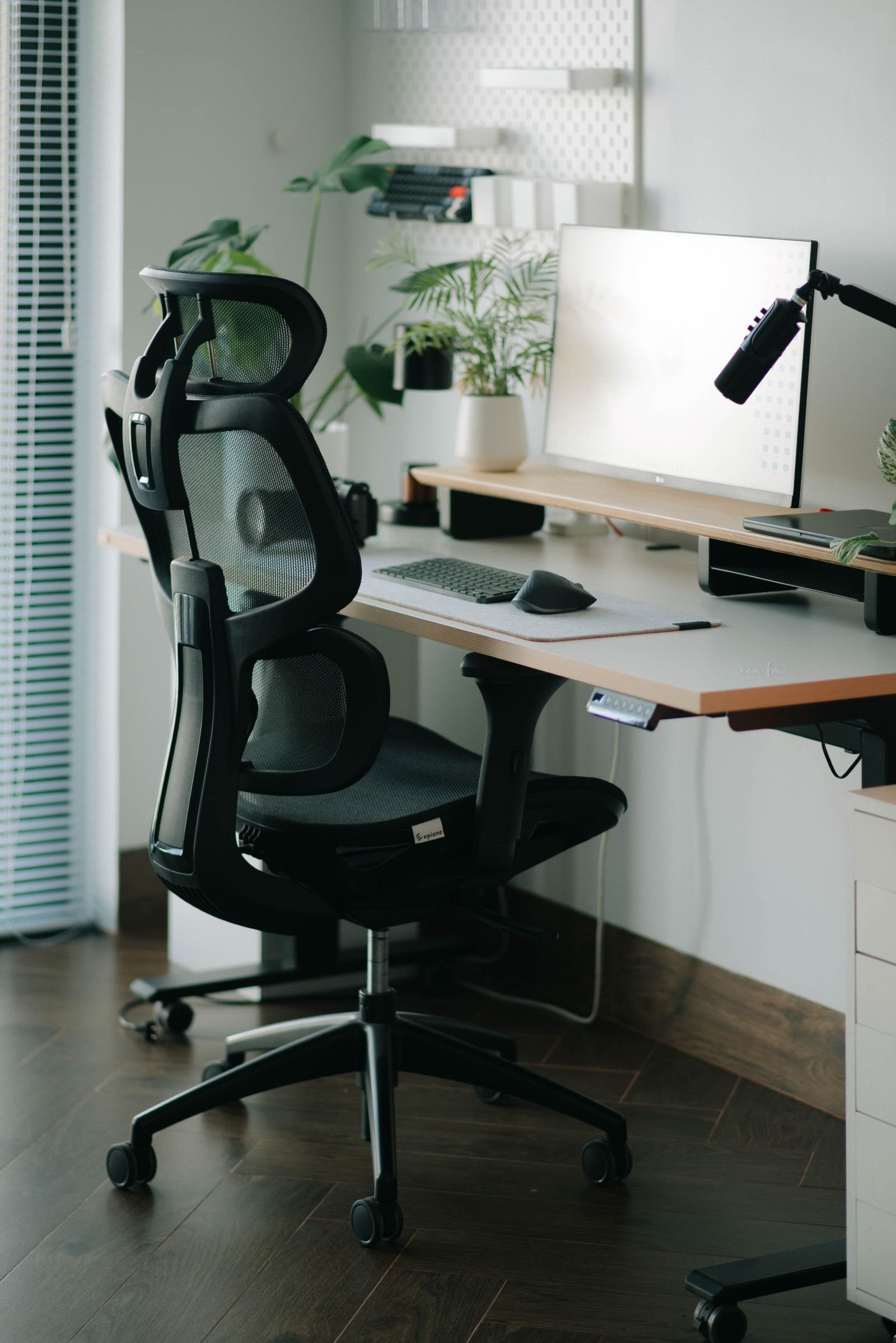 Desk Ergonomics FAQ: Chair, Monitor Height, and Wrist Support Explained
