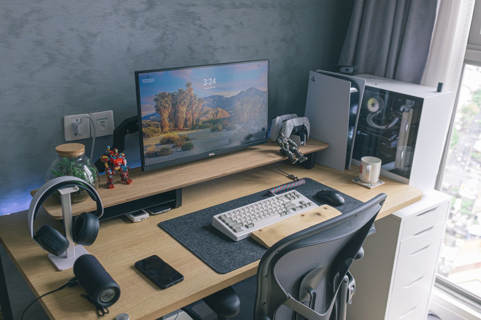 Do Monitor Arms Work With Ultrawide Monitors? (Weight, VESA & Stability)