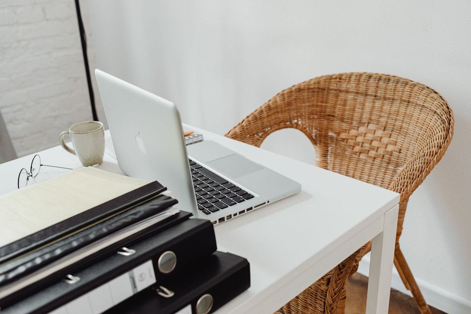 Wall-Mounted vs Desktop Storage for Small Home Offices: Which Saves More Space?