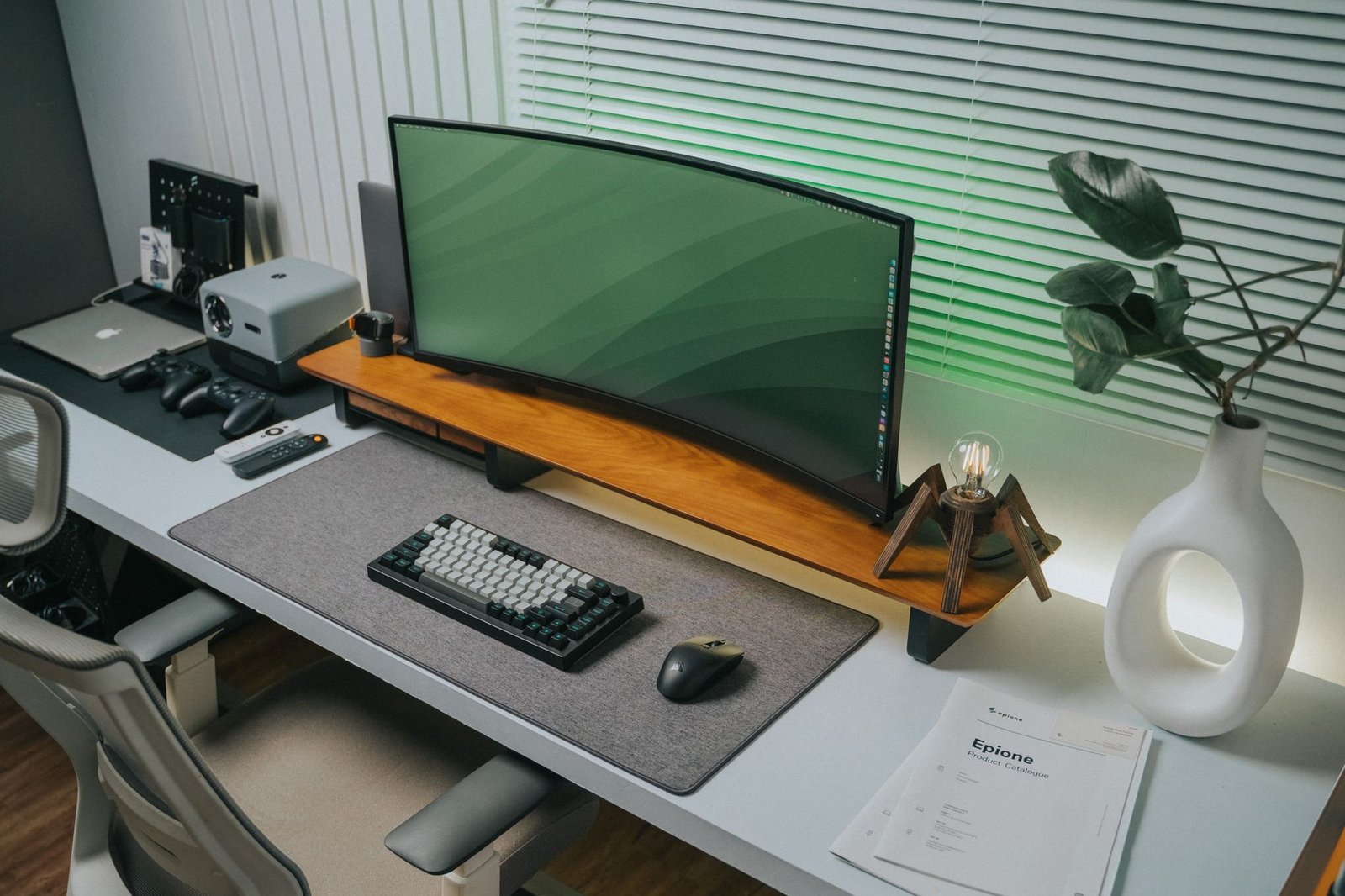 Monitor Arm for Curved Monitors: Do You Need a Special Arm?