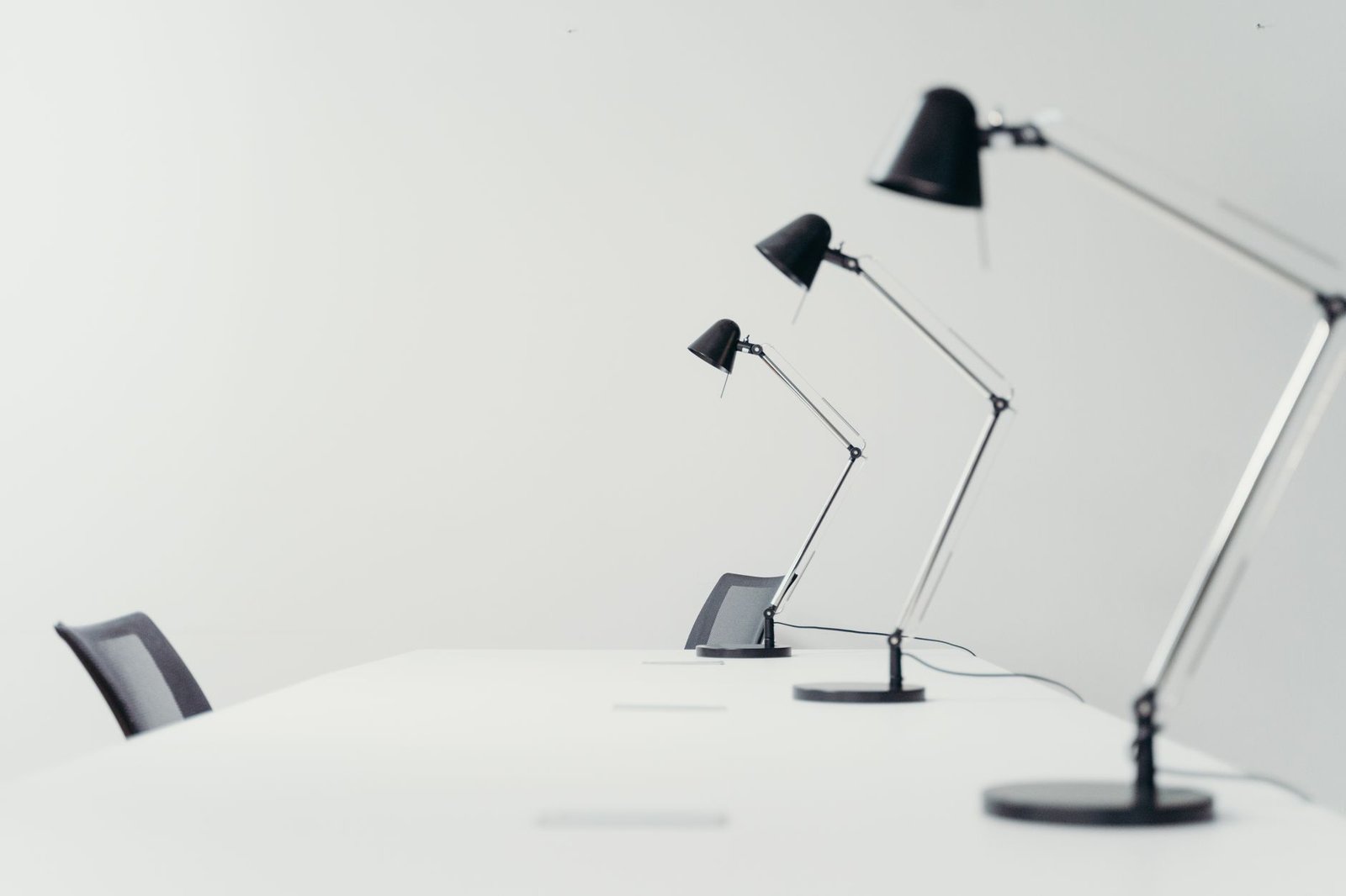 Desk Lamp Color Accuracy: Why It Matters for Design Work and How to Check It